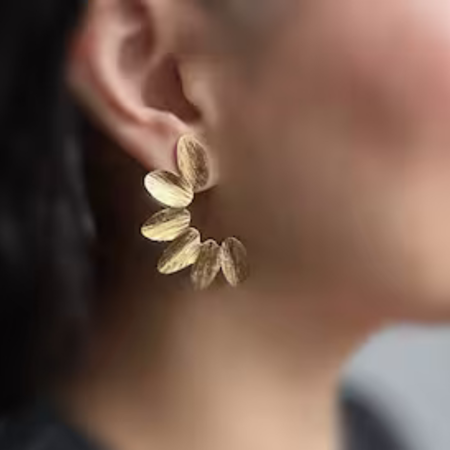 Abstract earrings with leaf design - Saida Fashion