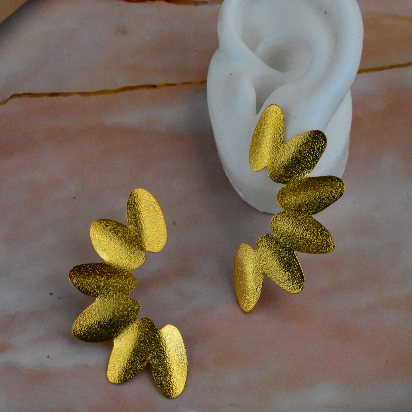 Abstract earrings with leaf design - Saida Fashion