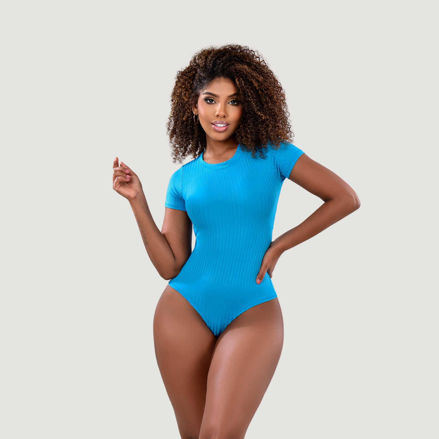 Body de mujer con cuello redondo acanalado